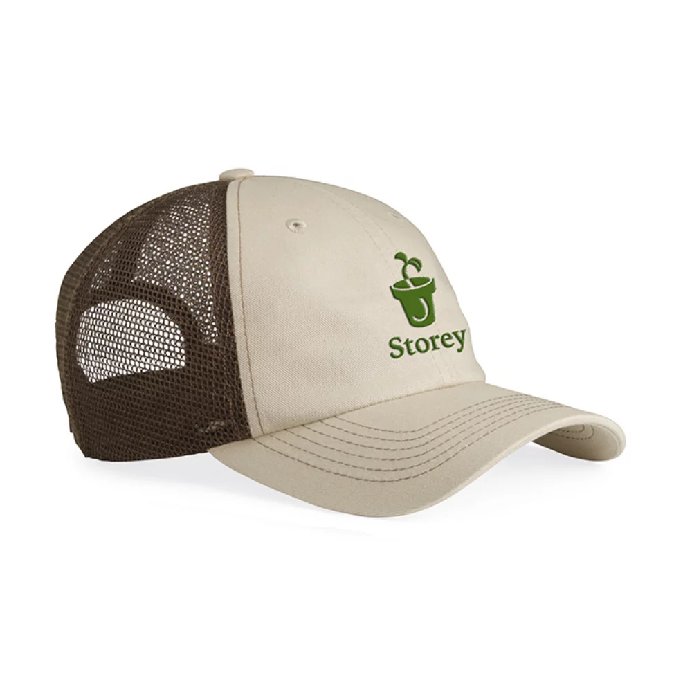 Casquette en maille avec surpiqûres contrastées