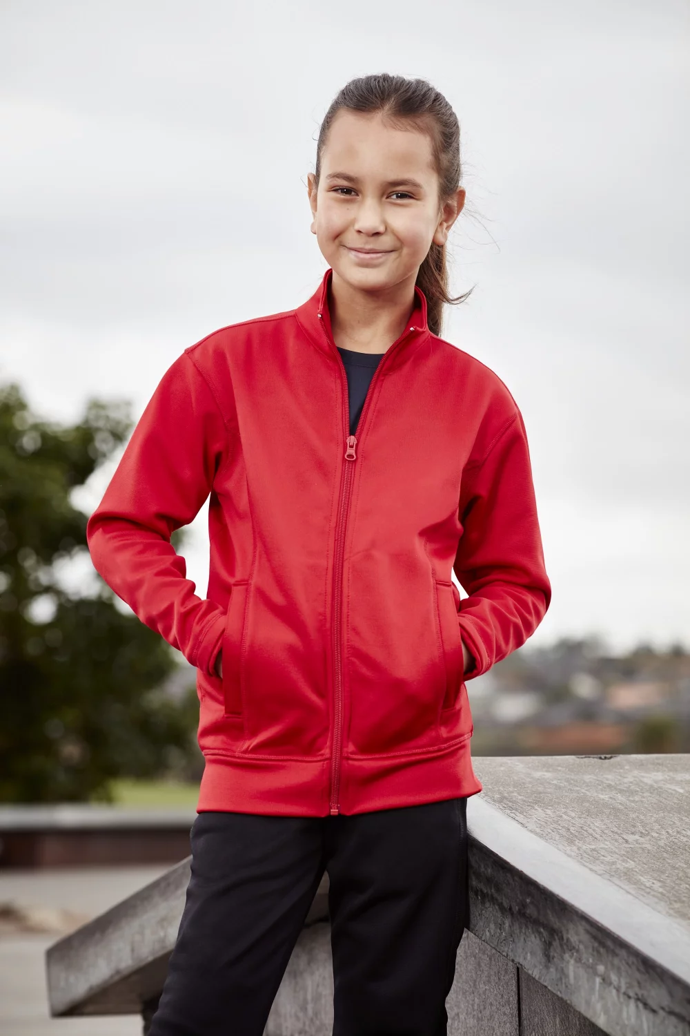 Veste à fermeture éclair intégrale pour enfants.