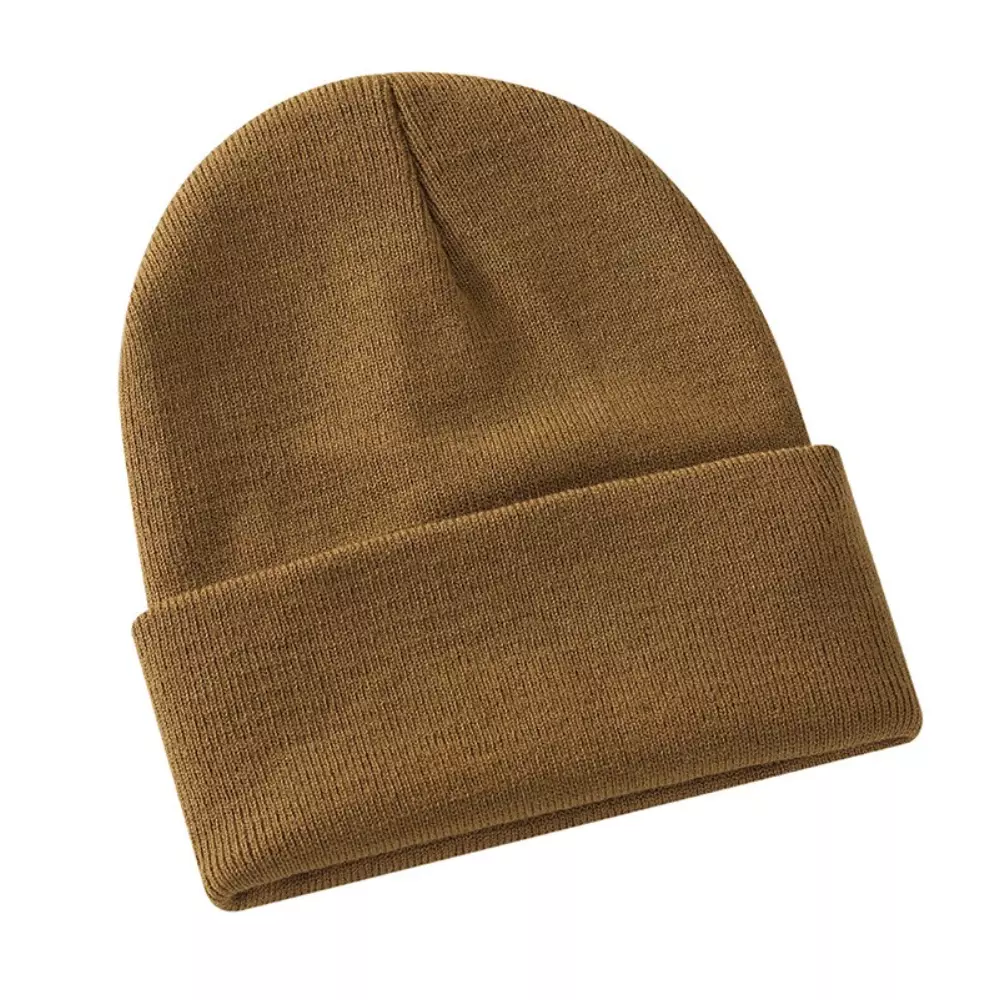 Bonnet tricoté uni brodé sur mesure
