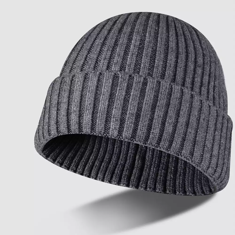 Bonnet en tricot côtelé épais brodé sur mesure