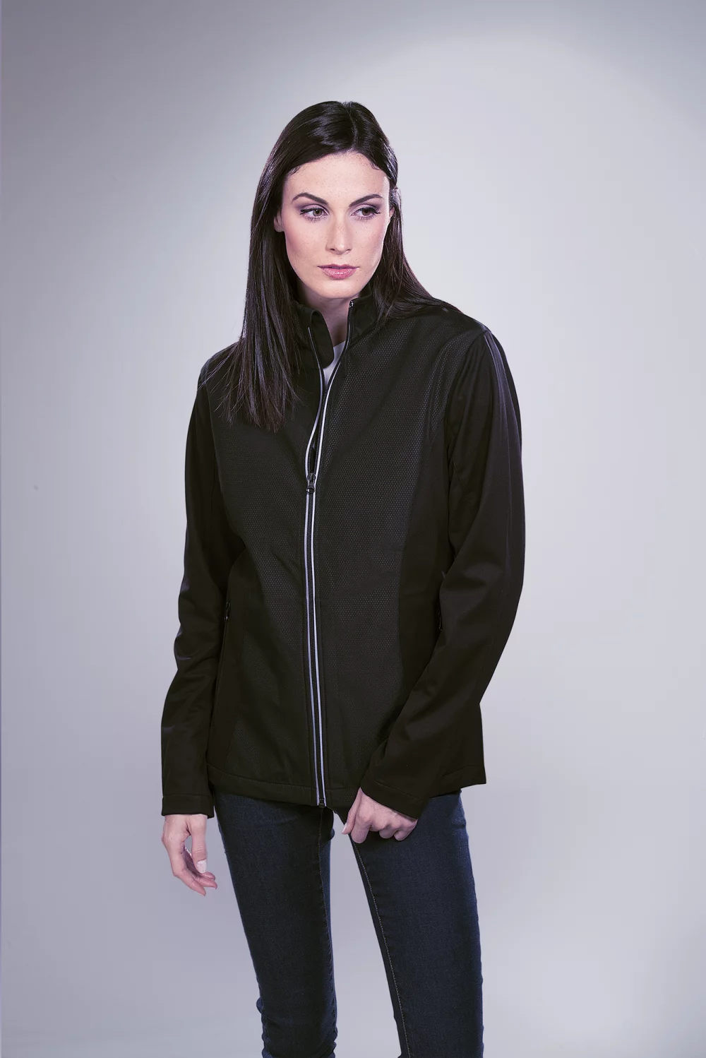 Veste de performance légère pour femme avec réflectivité 3M™, corps texturé et manches en jersey mélangé.