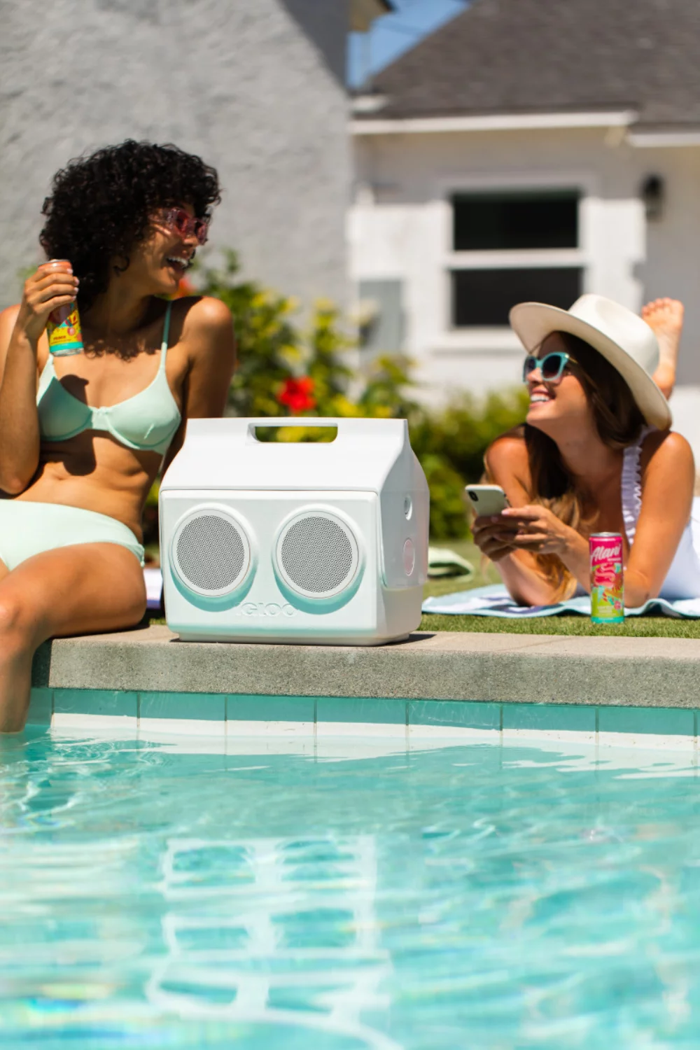 Igloo® Kooltunes® 14 Qt Cooler - White