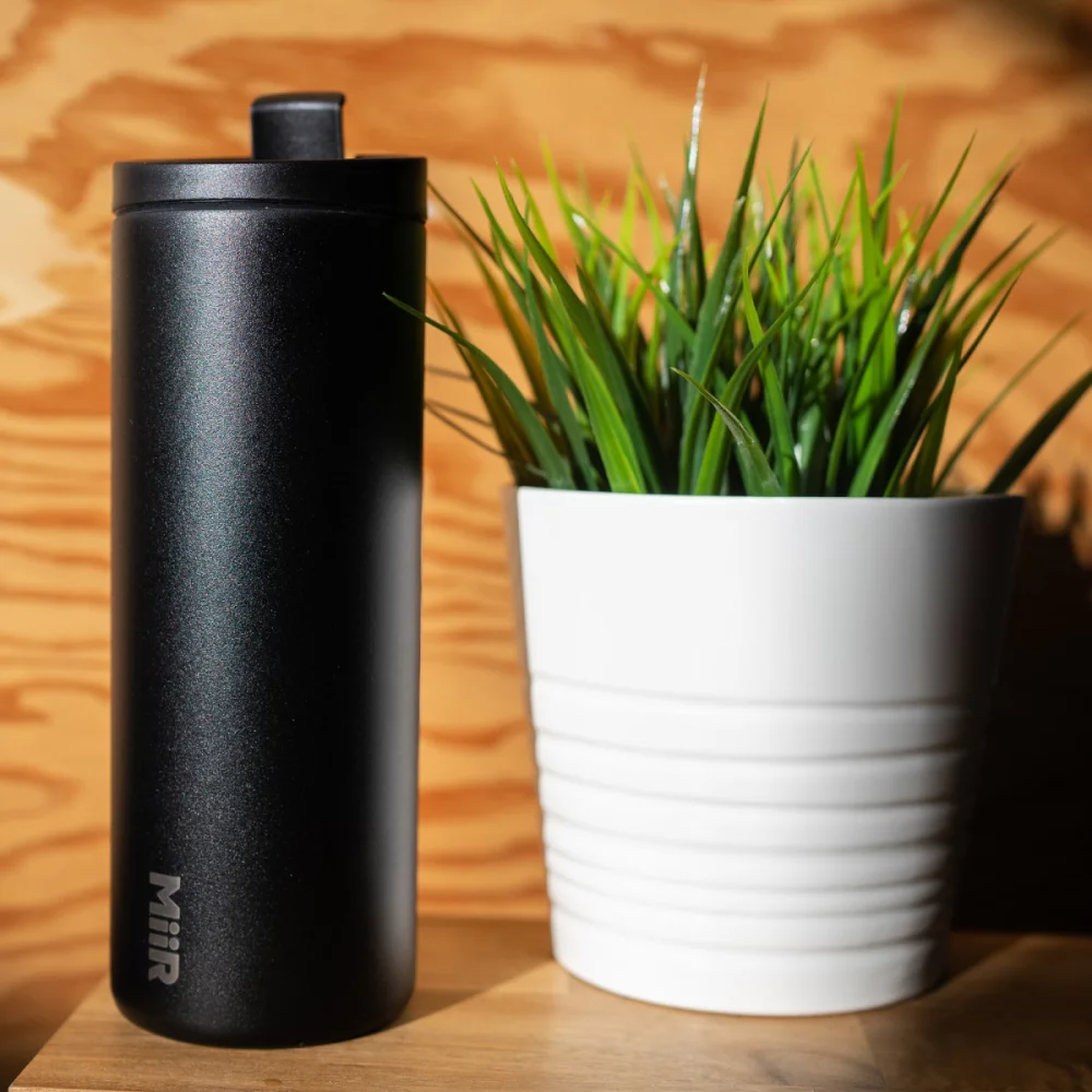 Gobelet de voyage isolé sous vide MiiR® - 16 oz - Poudre noire