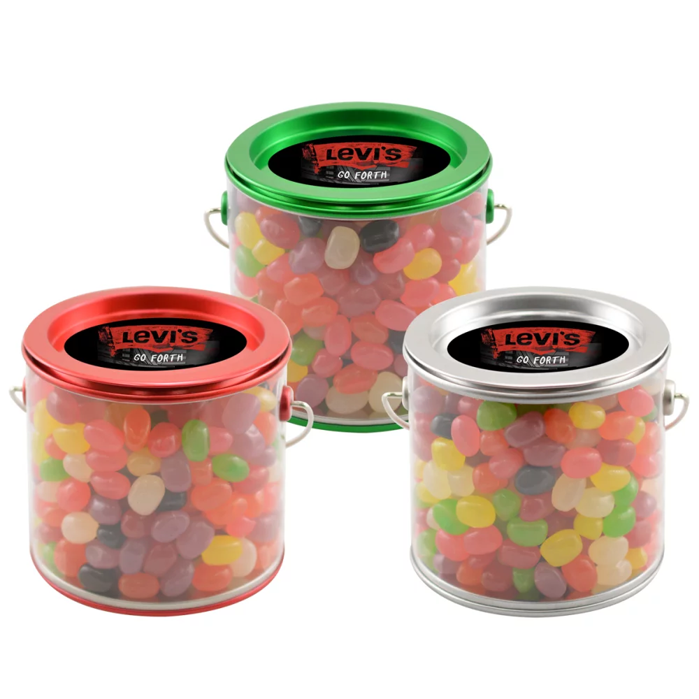 Seau en étain avec des bonbons en gelée
