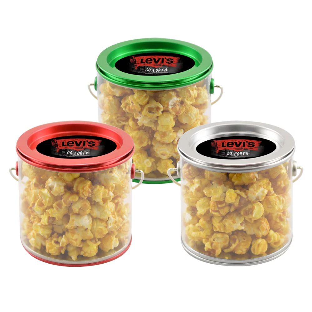 Seau en fer blanc avec du popcorn au caramel