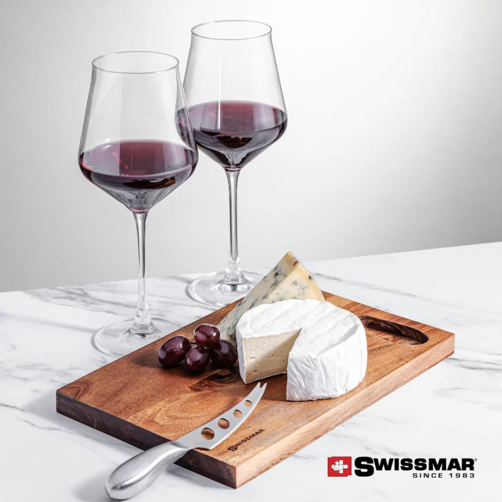 Planche en acacia Swissmar® et 2 verres à vin Bretton.
