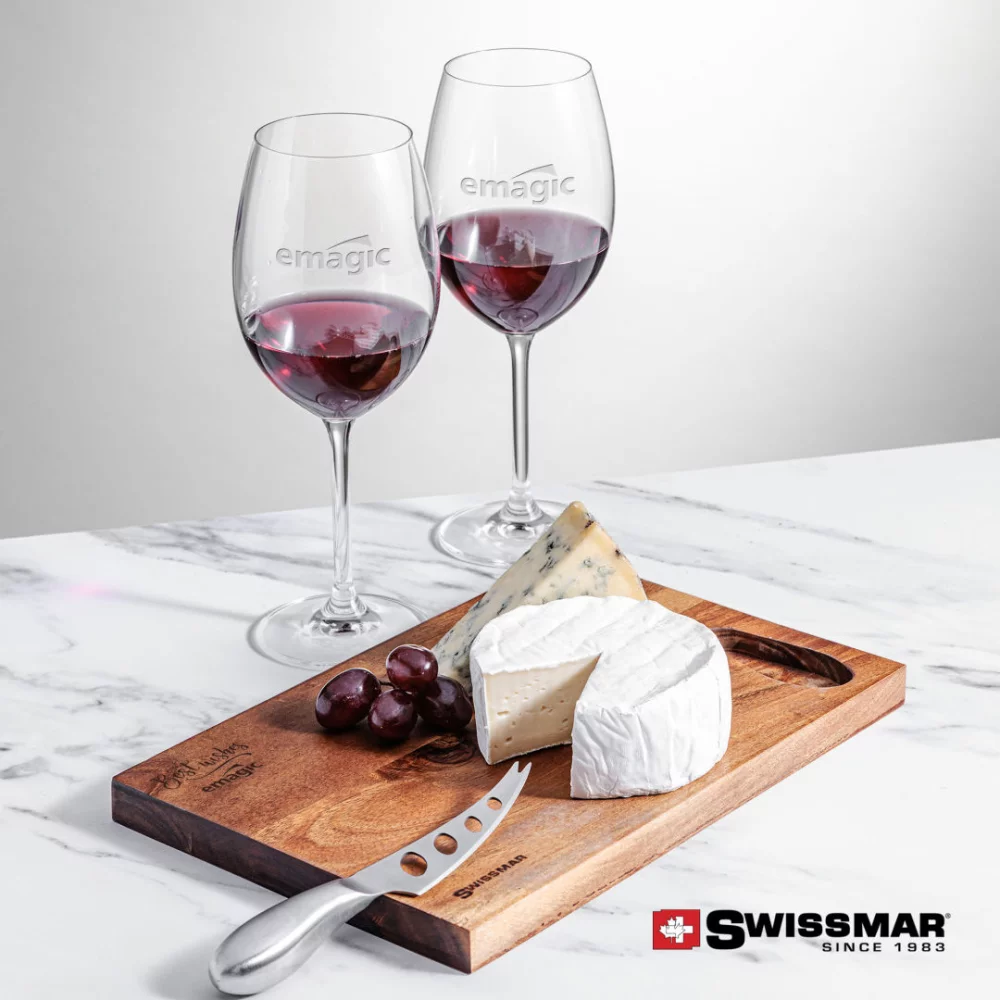 Planche Swissmar® en acacia et 2 verres à vin Blyth.