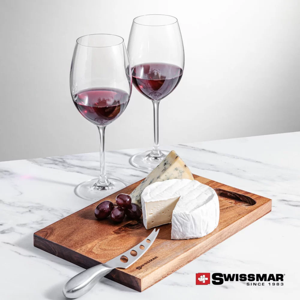 Planche Swissmar® en acacia et 2 verres à vin Blyth.