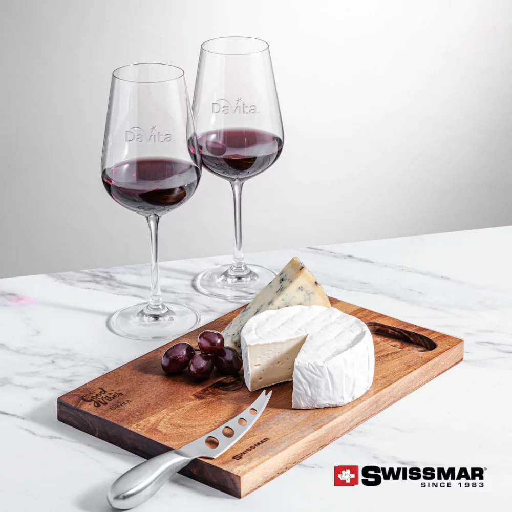 Planche Swissmar® en acacia et 2 verres à vin Laurent.