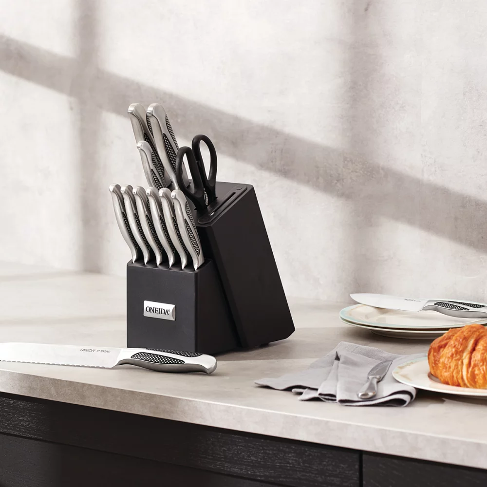 Ensemble de couteaux Oneida® de 14 pièces avec aiguiseur intégré