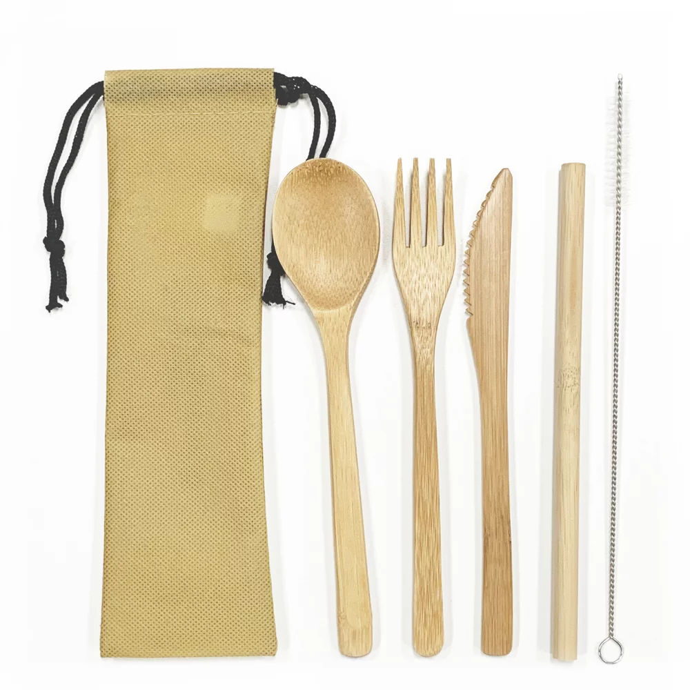 Ensemble d'ustensiles en bambou et de paille