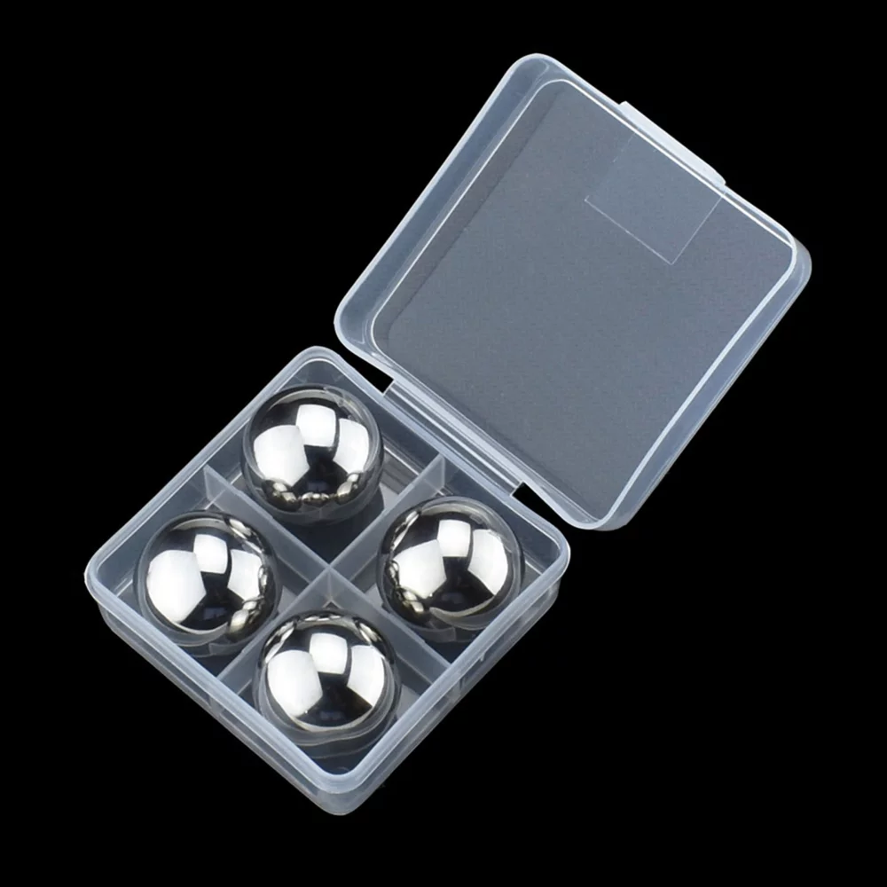 Ensemble de 4 glaçons en forme de boule de whisky