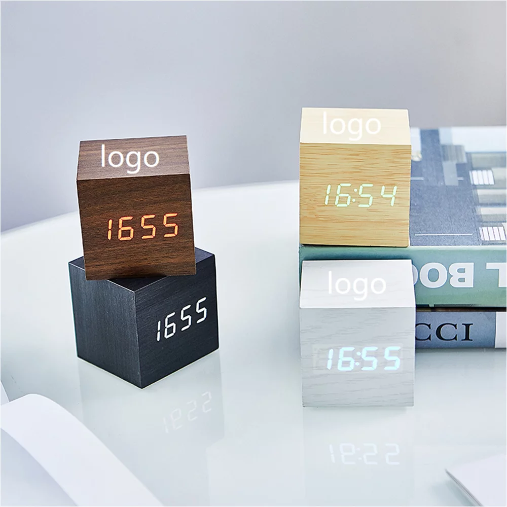 Horloge numérique LED en bois