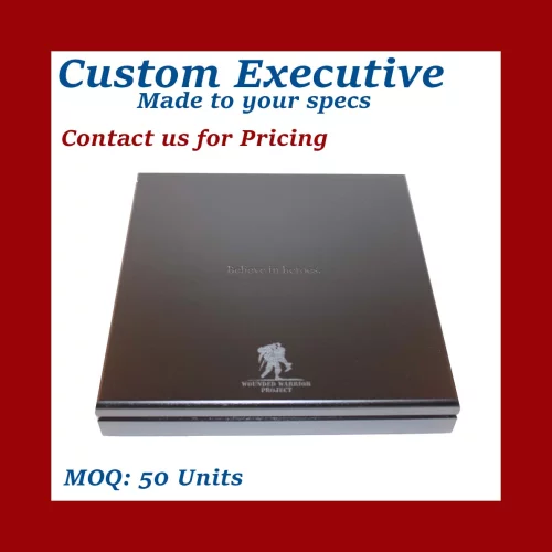 Boîte de présentation en bois de noyer américain, teinture noire et laque - sur mesure