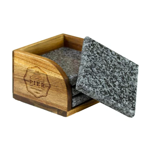 Ensemble de 4 dessous de verre en granit avec support en bois d'acacia