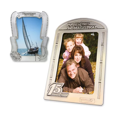 Cadre photo personnalisé en 2D avec emblème personnalisé (photo de 5 x 7 pouces)