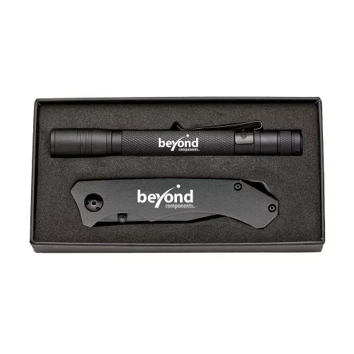 Cedar Creek® RAVEN LIGHT & POCKET KNIFE COMBINATION SET