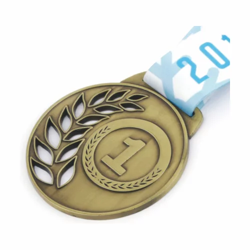 Métal frappé avec découpe