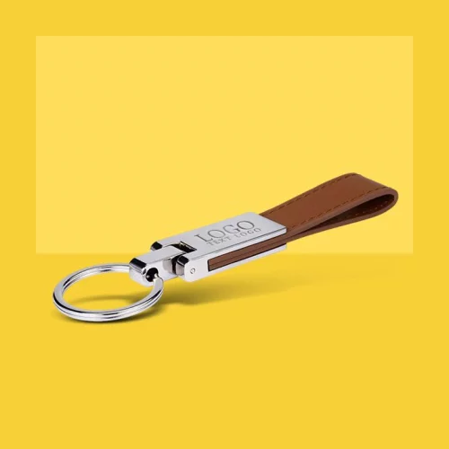 Porte-clés promotionnel en cuir et argent offert en cadeau