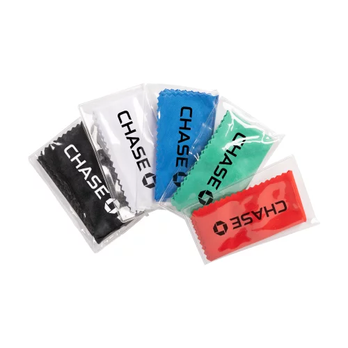 Chiffon en microfibre 7X7 pouces dans une pochette transparente.