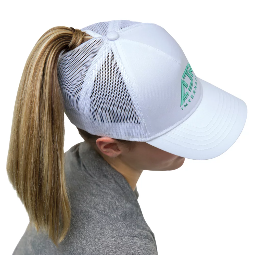 Casquette à queue de cheval