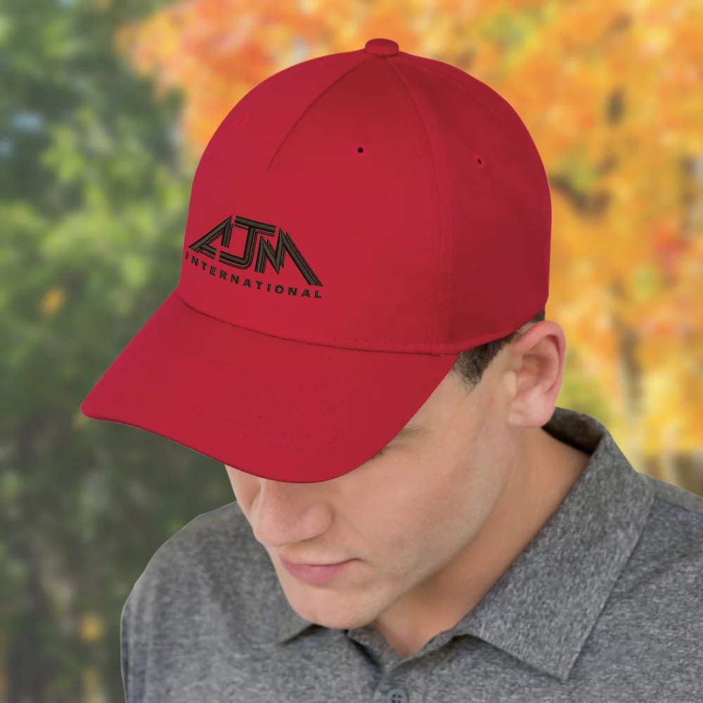 Casquette à cinq panneaux ajustée et construite en entier