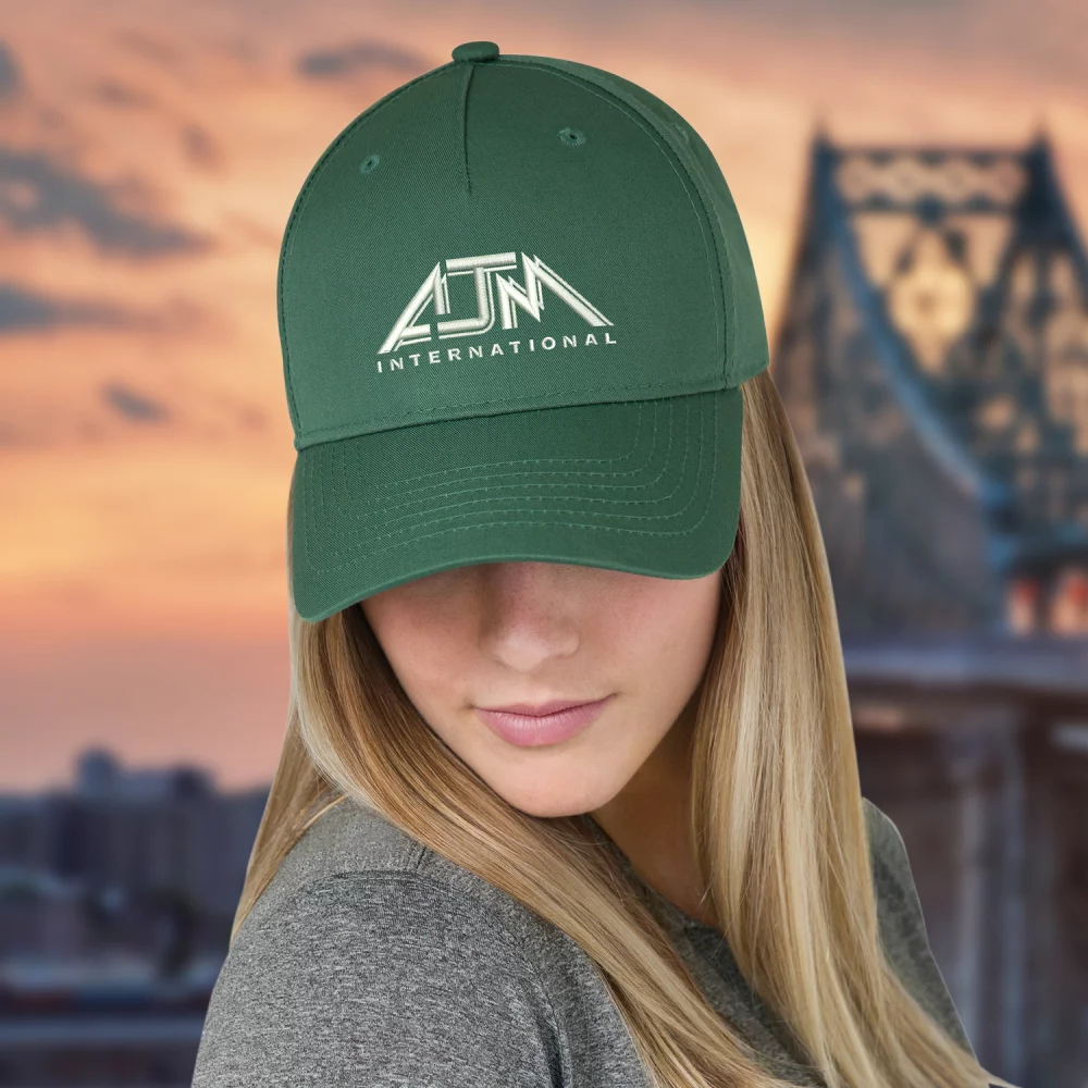 Casquette à cinq panneaux ajustée et construite en entier