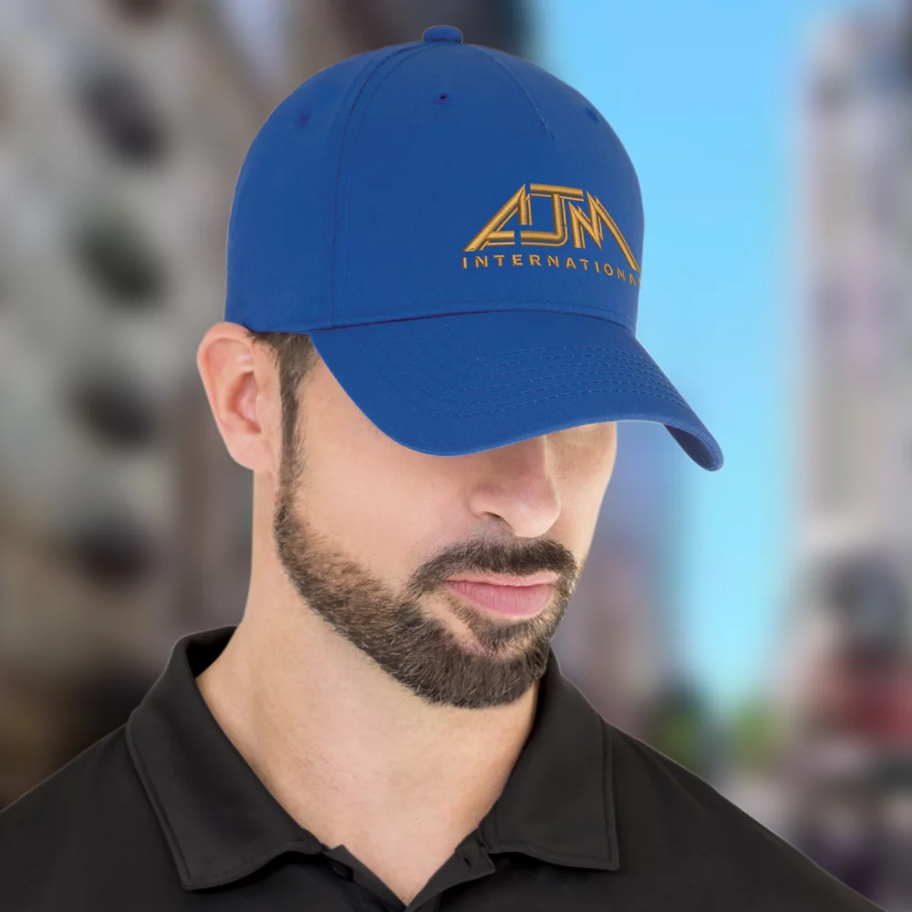 Casquette à cinq panneaux ajustée et construite en entier