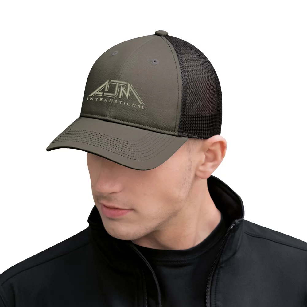 Casquette en nylon bicolore ajustée avec dos en maille colorée