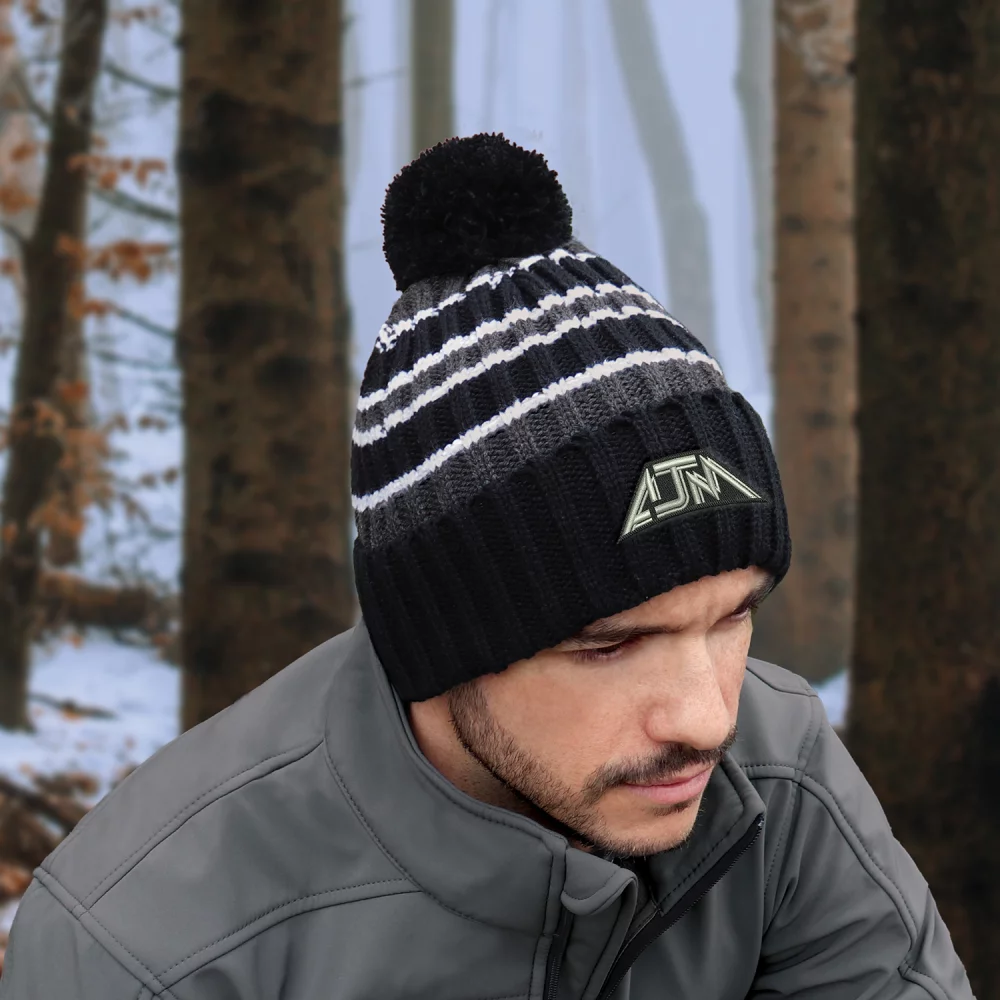 Bonnet en tricot épais à revers avec pompon