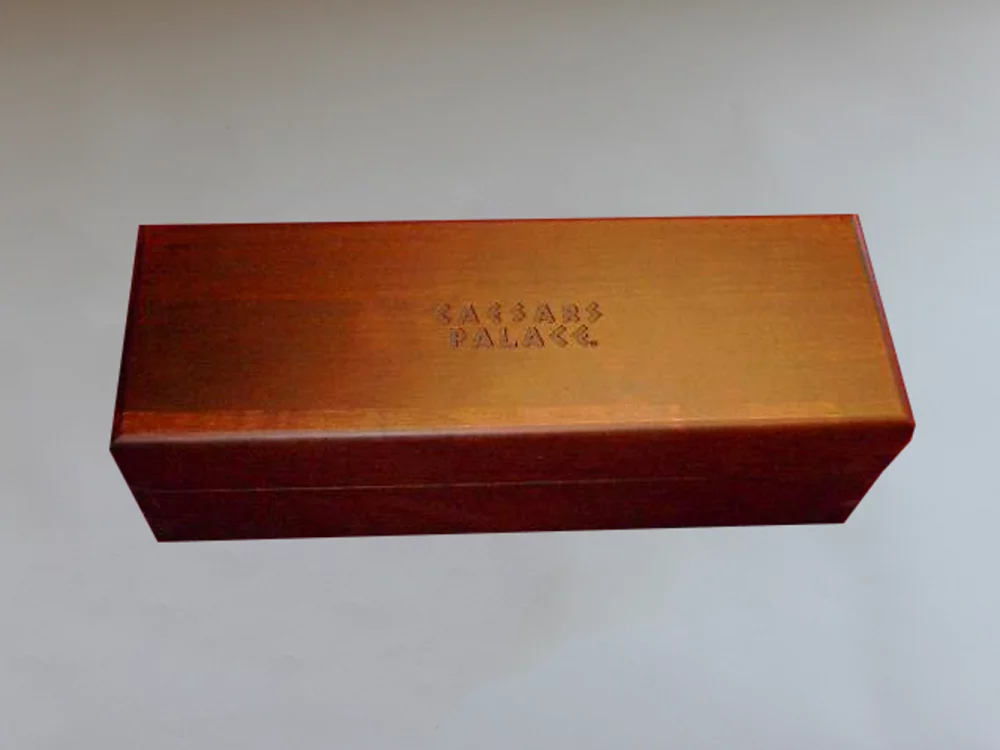 Noyer américain avec finition teintée et laquée / Coffret de présentation en bois sur mesure / Bois - fabriqué sur commande
