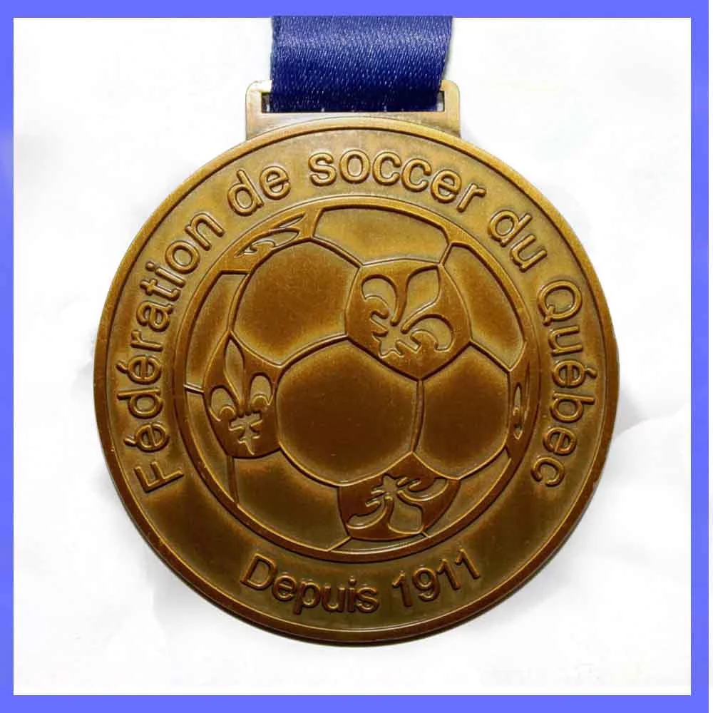 Médaille moulée de 1,5 pouce avec finition antique.