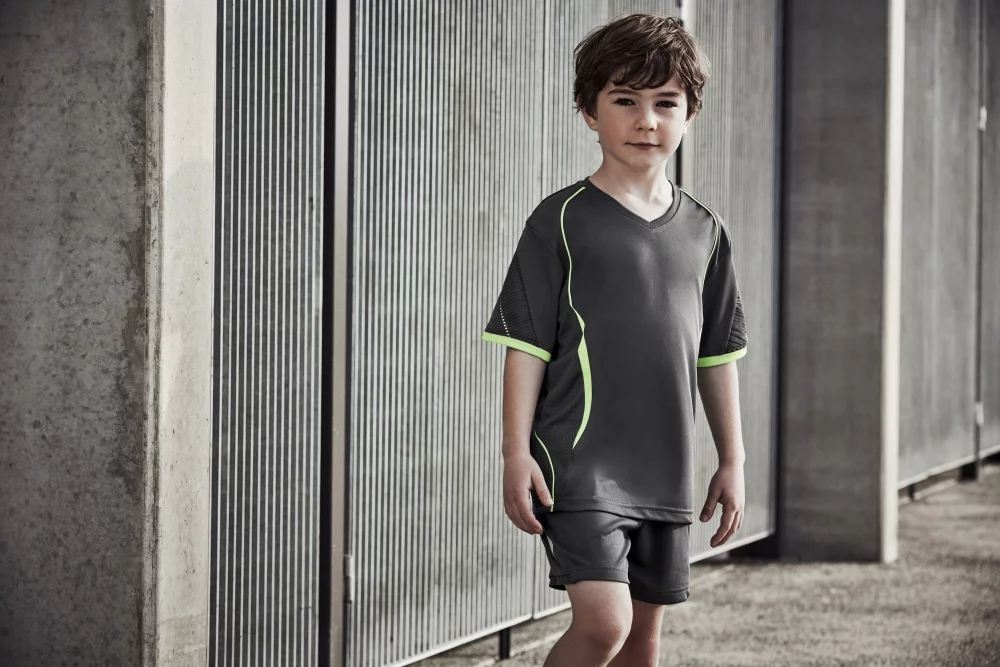 T-shirt Razor Biz Cool™ à encolure en V pour jeunes