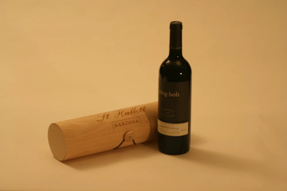 Boîte à vin en bois pour une bouteille à rouleau flexible