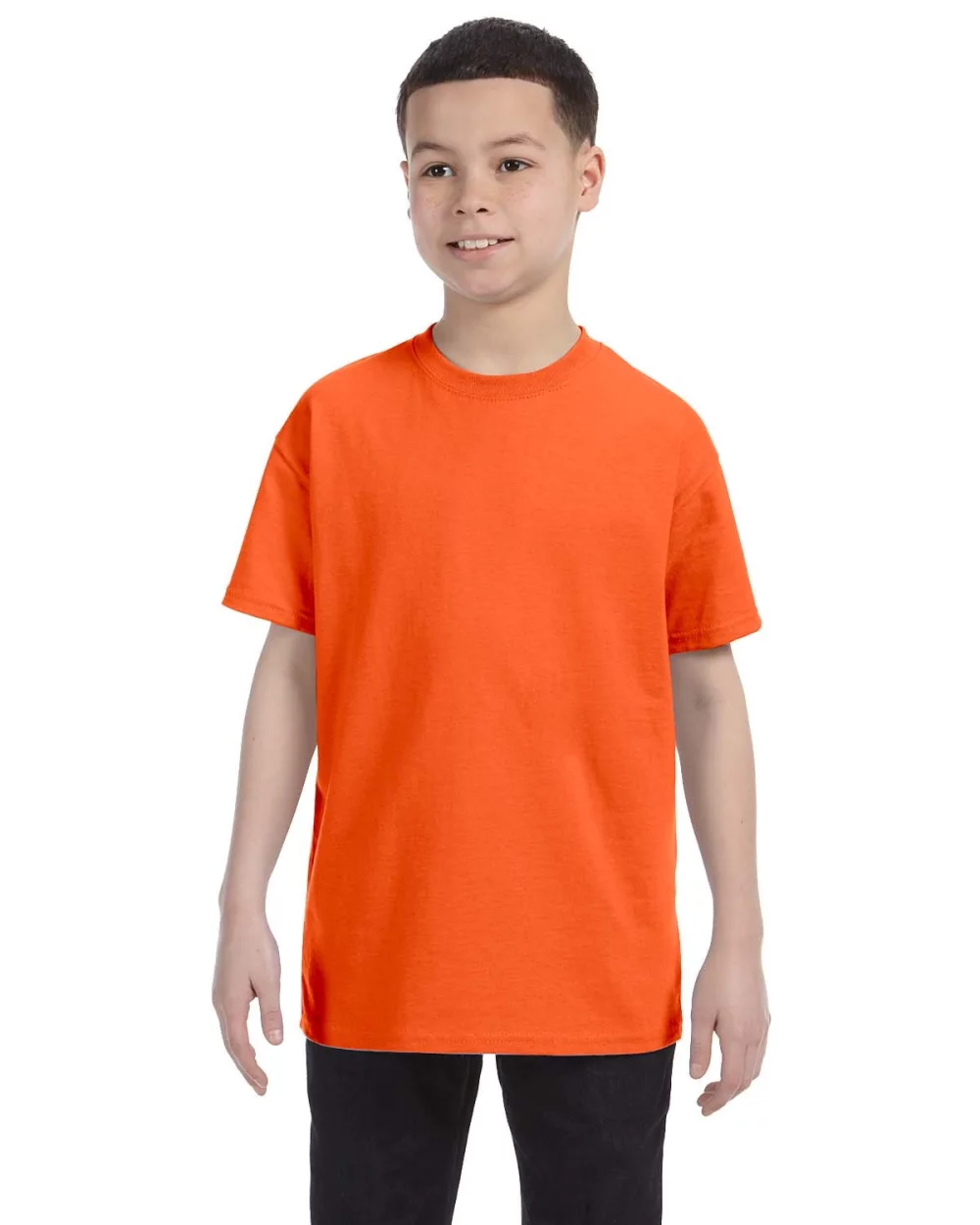 T-shirt en coton épais pour jeunes de la marque Gildan.