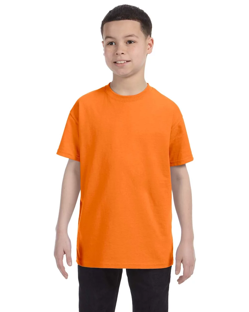 T-shirt en coton épais pour jeunes de la marque Gildan.