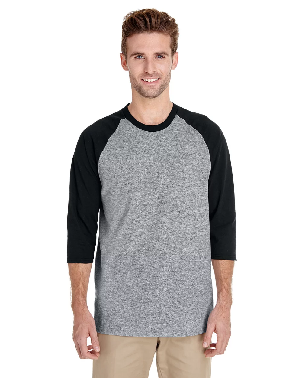 T-shirt à manches raglan trois-quarts en coton lourd pour adulte de Gildan.