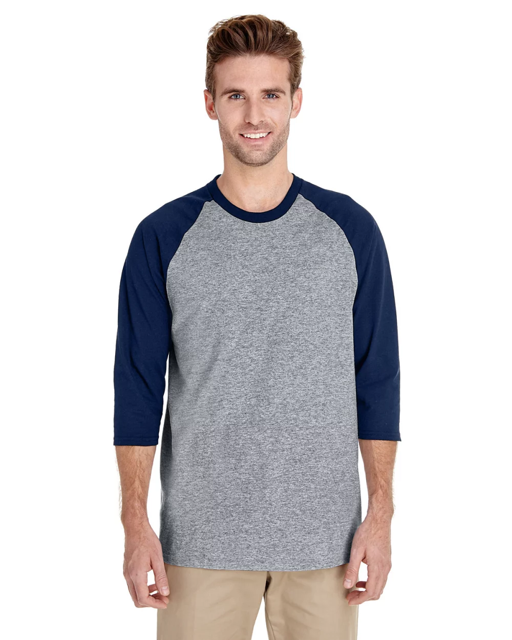 T-shirt à manches raglan trois-quarts en coton lourd pour adulte de Gildan.