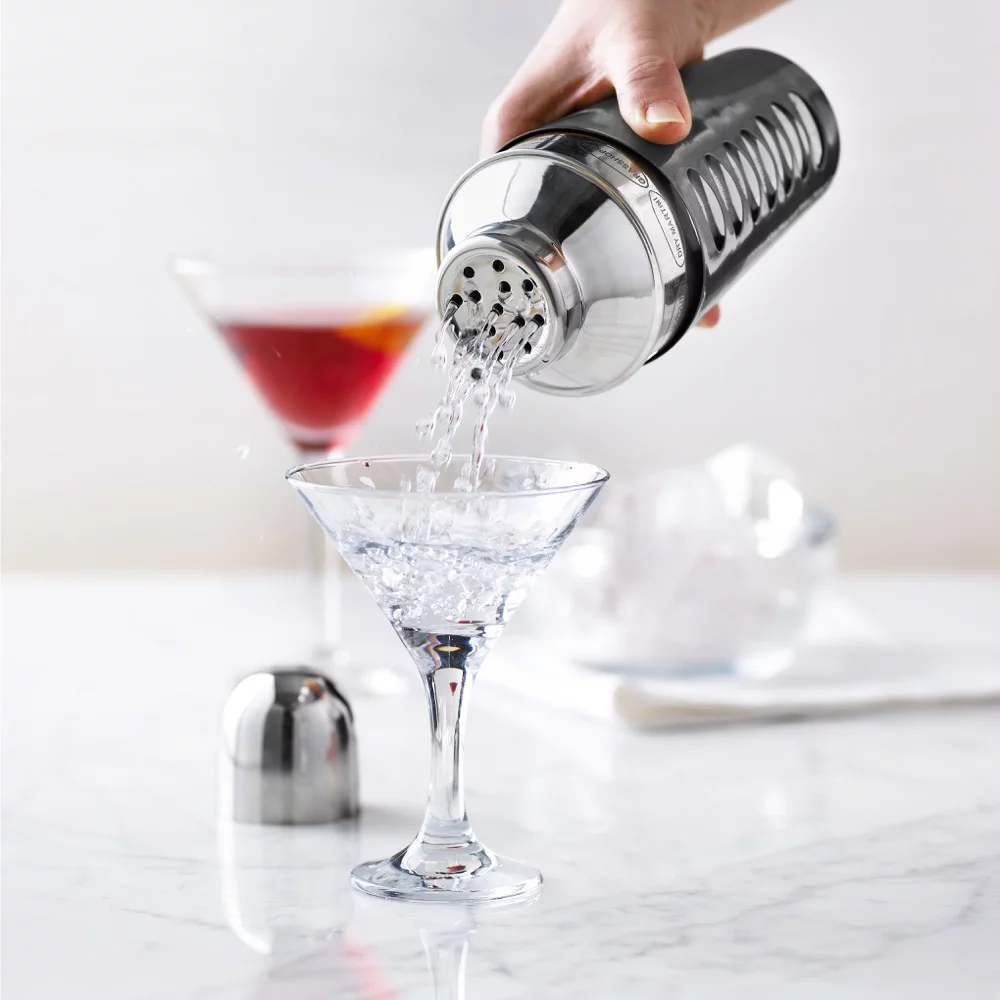 Shaker à cocktail avec recettes et passoire Trudeau