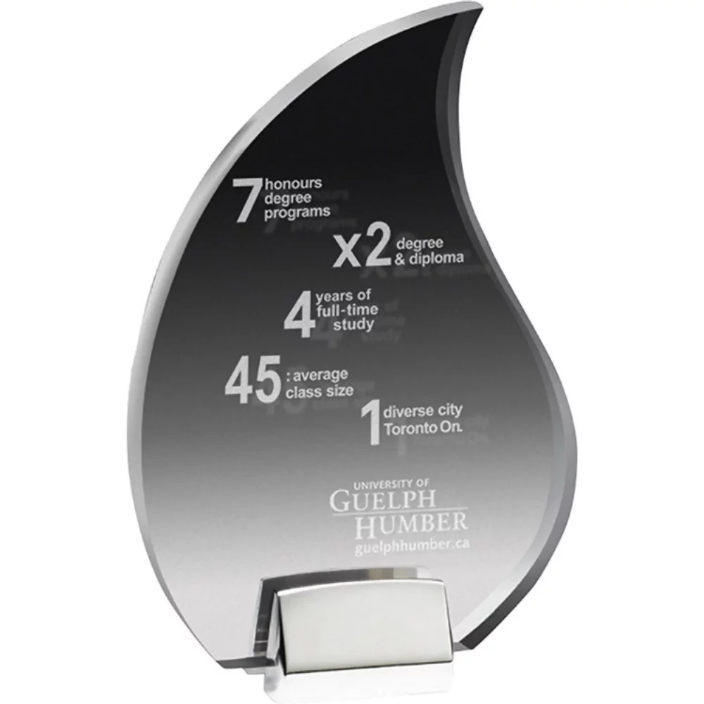 Prix en acrylique transparent avec base en chrome, en forme de flamme (5 1/2" x 8 1/4" x 3/4") gravé au laser.