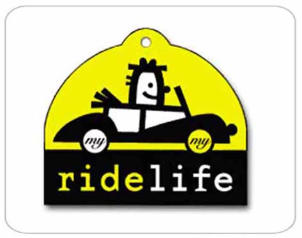 Désodorisant suspendu en forme d'ovale avec fond plat