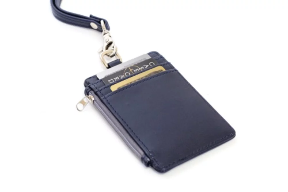 Étui zippé vegan bleu marine de designer Ashlin® Aulora avec lanière