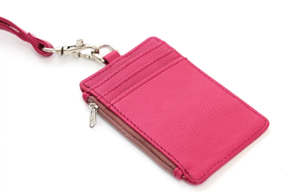 Porte-identité zippé en cuir de vachette granuleux rose fuchsia de designer Ashlin® avec lanière.